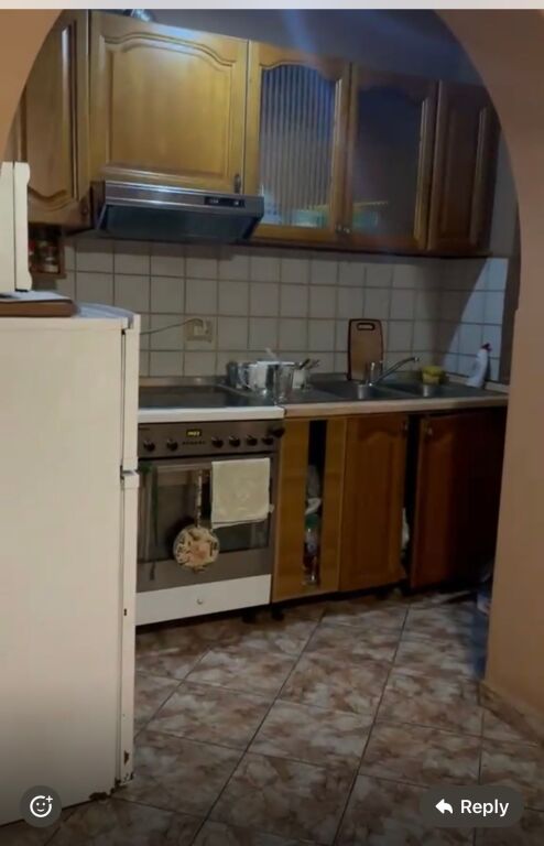 1+1,kat 4 ekzistues,te ish restorant durresi,400 mije leke