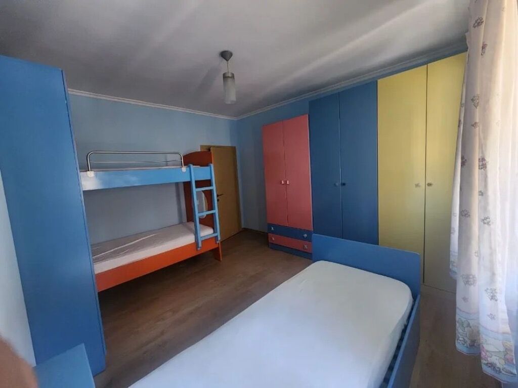 Apartament 2+1 me qira tek Komuna e Parisit!