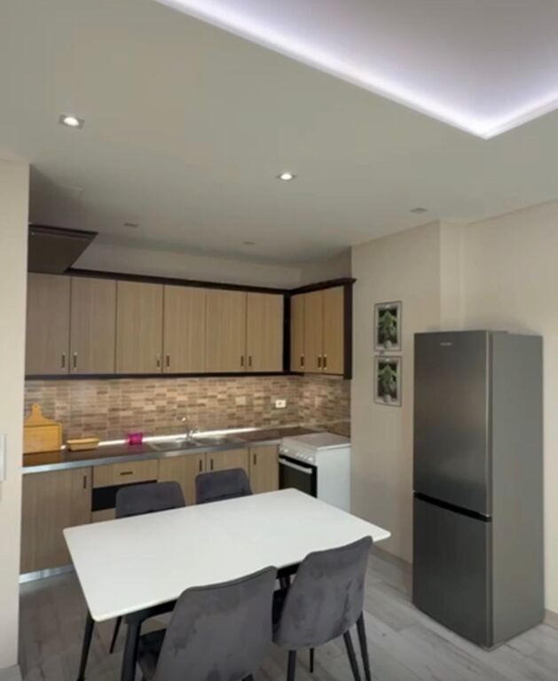 Shitet apartament 2+1 ne Astir