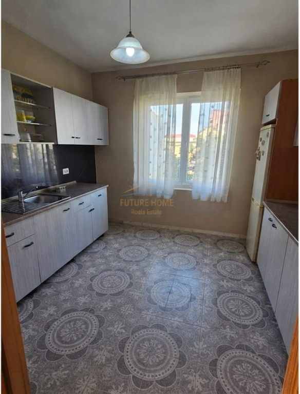 Shitet, Apartament 2+1, Rruga Muhamet Gjollesha, Tirane