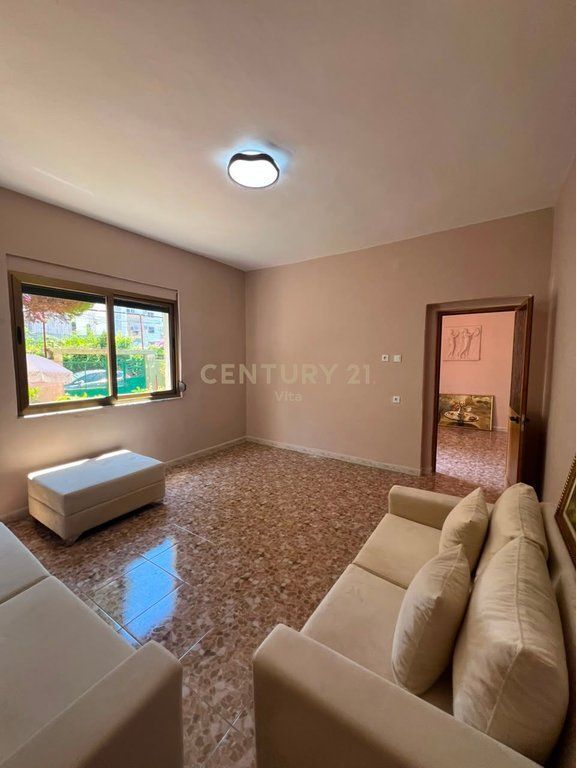 VILLA SU DUE PIANI IN VENDITA A DURRËS!! 370.000 €