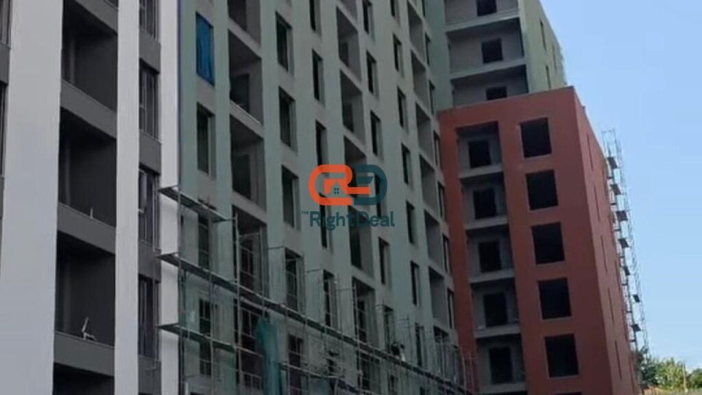 OCCASION In Paskuqan, Apartment 2+1+2 for Sale, Near the Great Ring Road and with Immediate Access to 5 Maji Street!