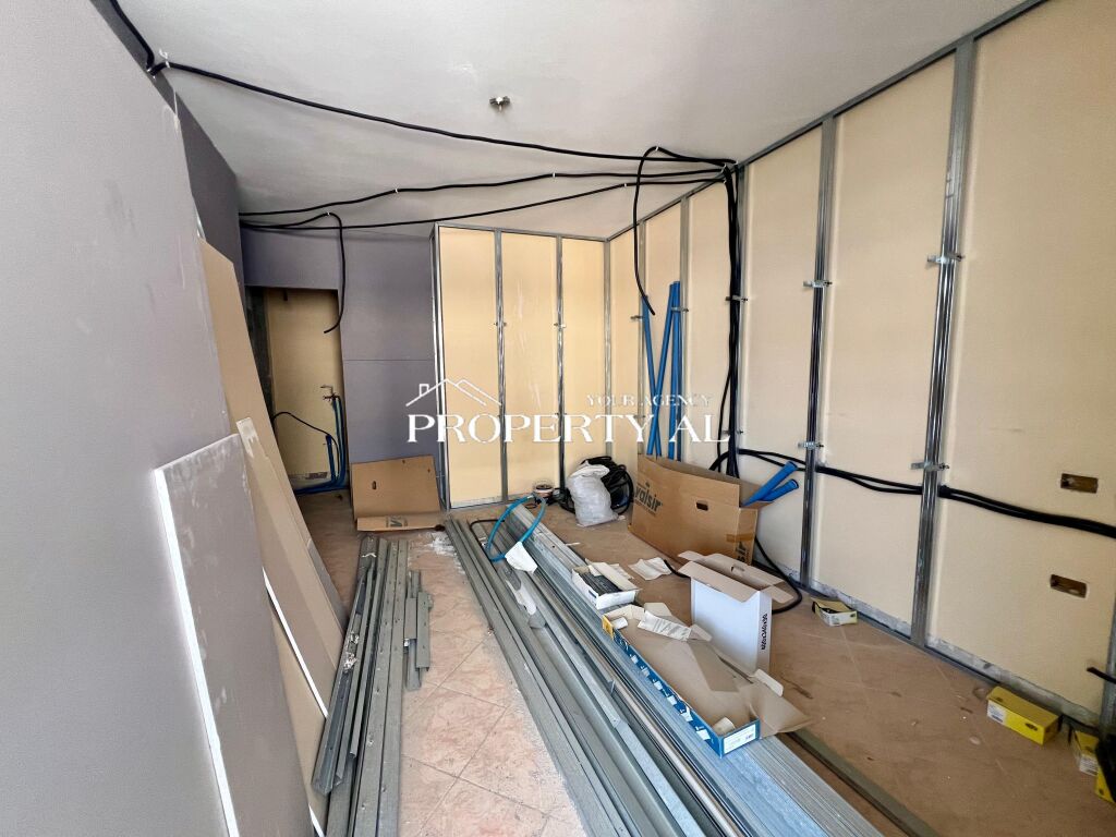 Appartamento 1+1 con vista laterale sul mare sulla prima linea del Lungomare – Vlora