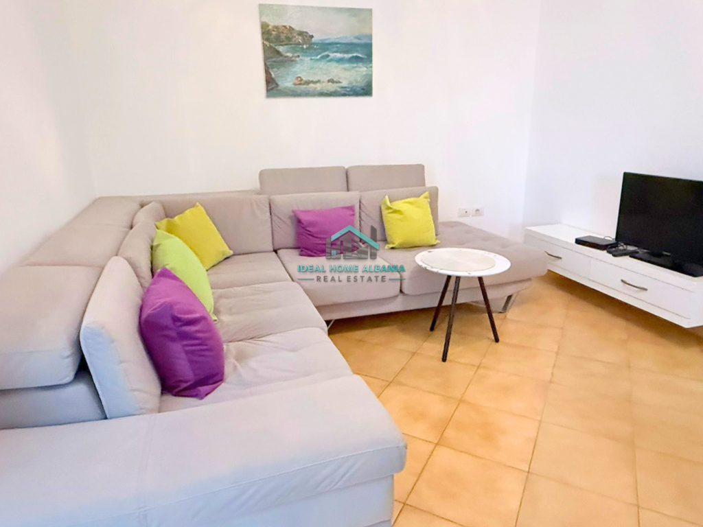 APARTAMENT 2+1 ME QERA – LUNGOMARE, VLORË