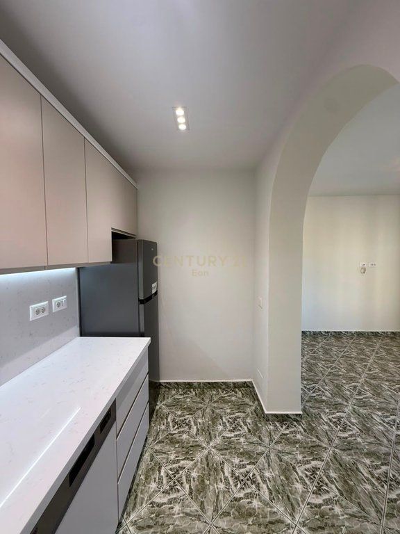 Jepet me qira apartament 2+1 për zyra – Tek Stacioni i Trenit, Durres !