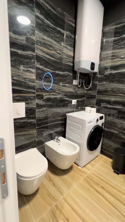 Apartament luksoz me qera 1+1 tek Liqeni i Thate