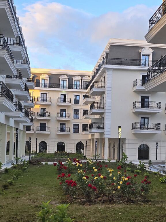 SHITET APARTAMENT 2+1+2 TEK PORTA E RE NE SAUK
