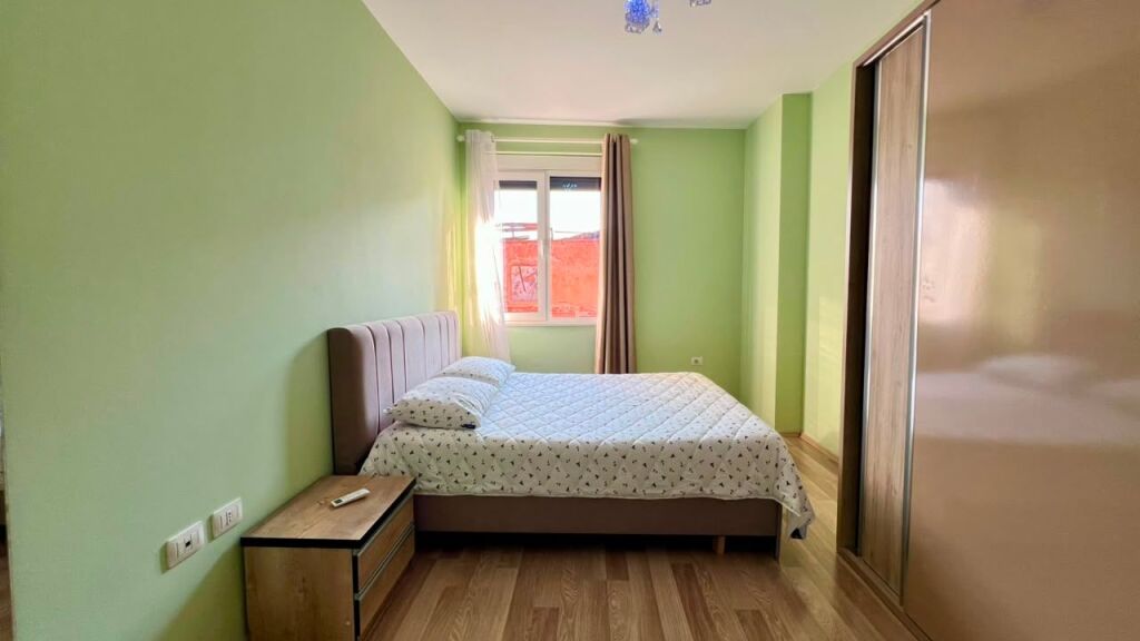 # IN AFFITTO: Appartamento 1+1 📍 Centro di Tirana (Vicino a Toptani) – 65.000 Lek/Mese – Nuova Costruzione (2018) – 4° Piano – 75 m² || Nel Cuore di Tirana con Accesso Immediato 🏃🏻‍♂️