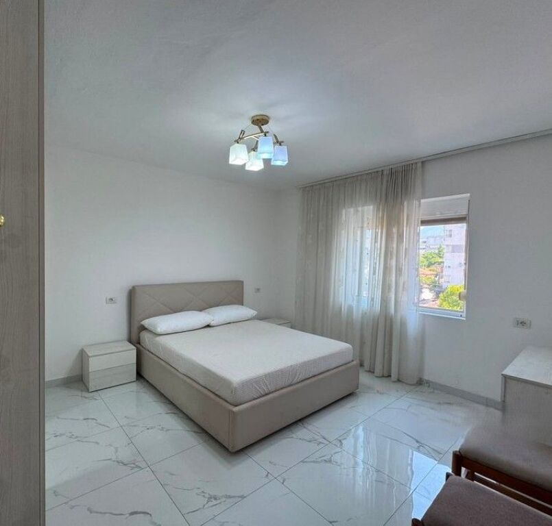 Apartament 3+1 me qera te Rruga Bardhyl