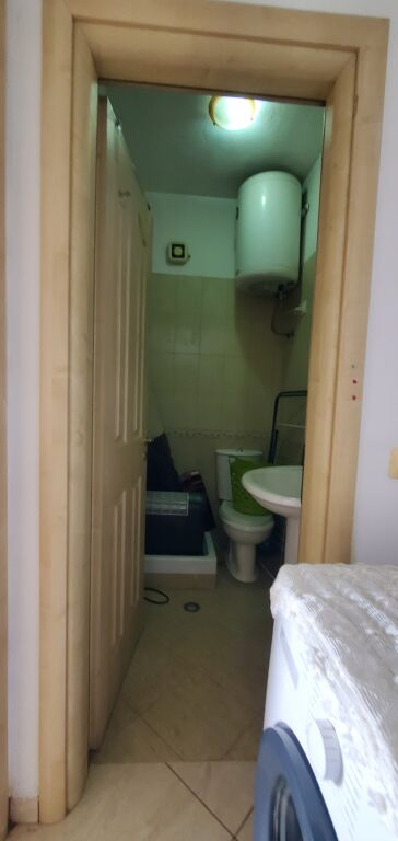 Appartamento 2+1+2 + veranda in affitto 📍 Via Fortuzi, vicino al Ministero della Giustizia, Tirana