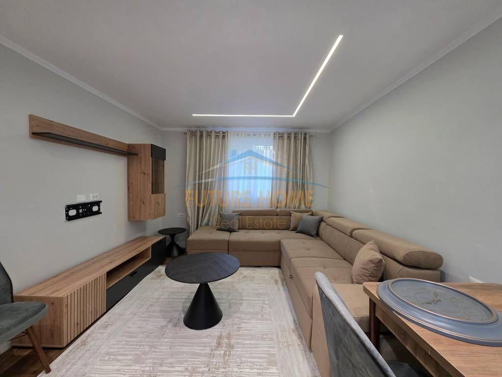 Qera,Apartament 2+1, Qender