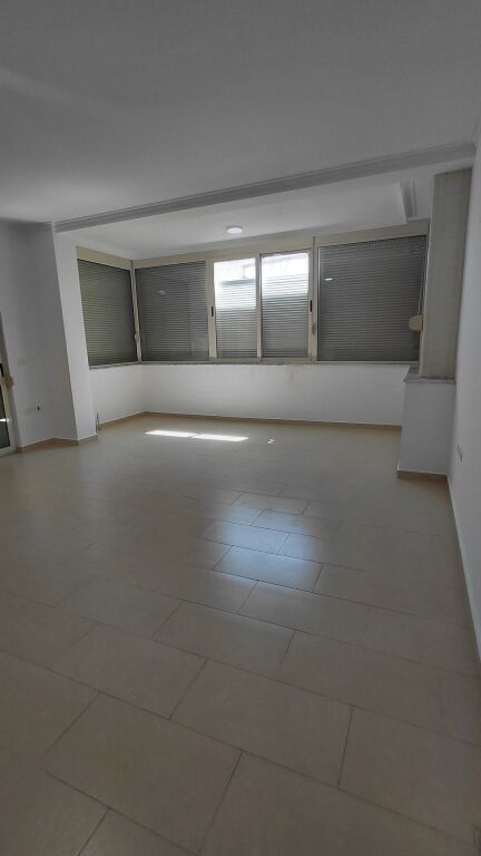 Komuna parisit jepet me qira Apartament 2+1+2pjeserisht i mobiluar