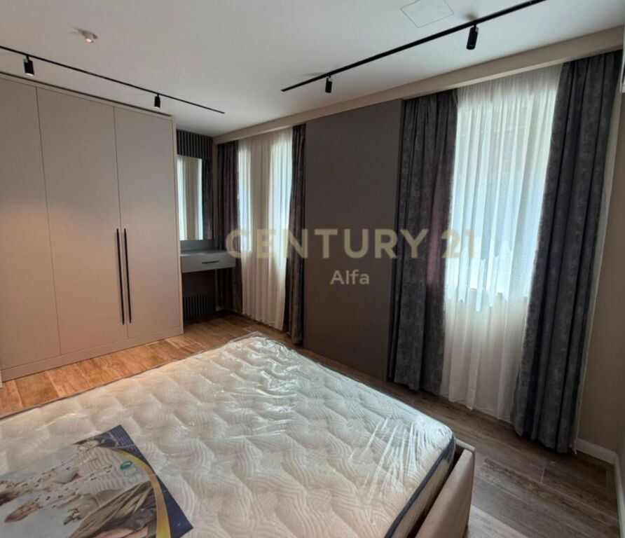 Jepet me qera Apartament Premium 2+1+2 me mobilje dhe parkim të ri
