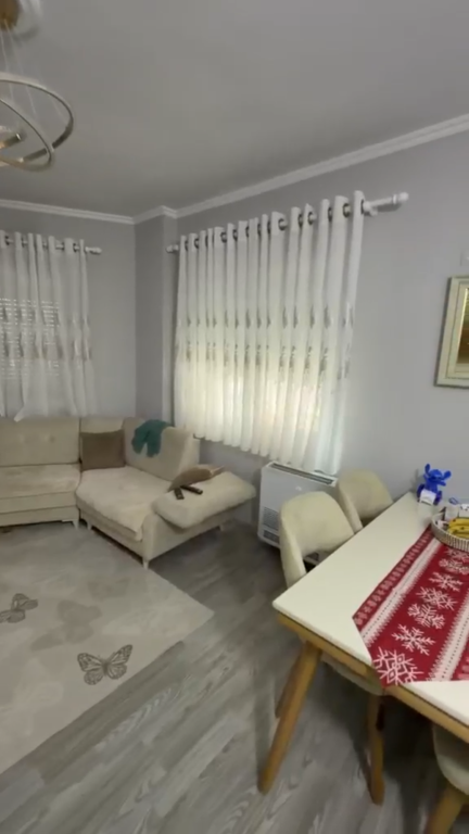 Apartament 2+1+2 per qera tek Pallatet e Verdha !