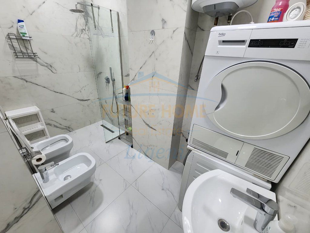 JEPET ME QERA APARTAMENT 2+1+POST PARKIMI RRUGA E KOSOVARVE