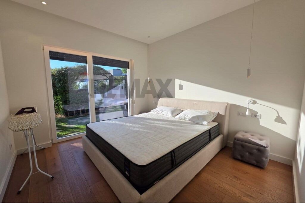 Apartament 3+1 me oborr per qira te Long Hill !