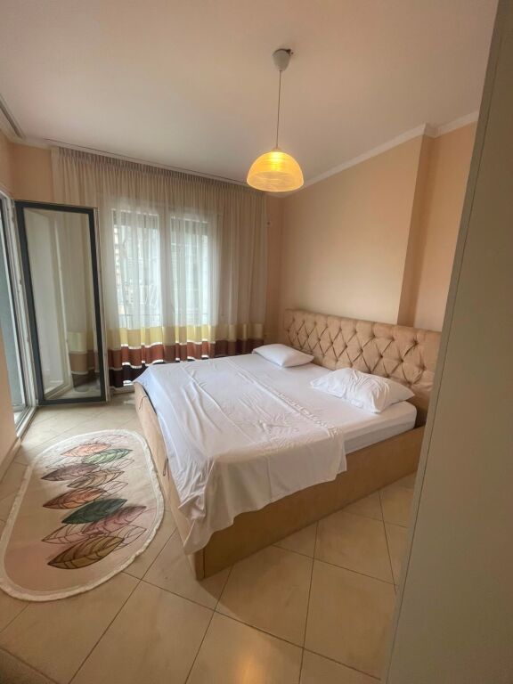 JEPET ME QERA APARTAMENT 1+1  📍 Fakulteti i Shkencave, Qendër 🛏️ 1+1 + Ballkon 🏢 Kati 3 💰 650 € / muaj