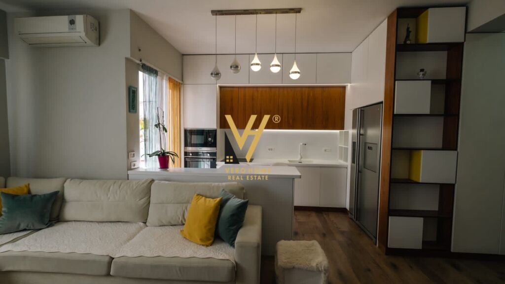 JEPET APARTAMENT 2+1+2+BLK ME QERA TE KOMUNA E PARISIT 1.000 EURO