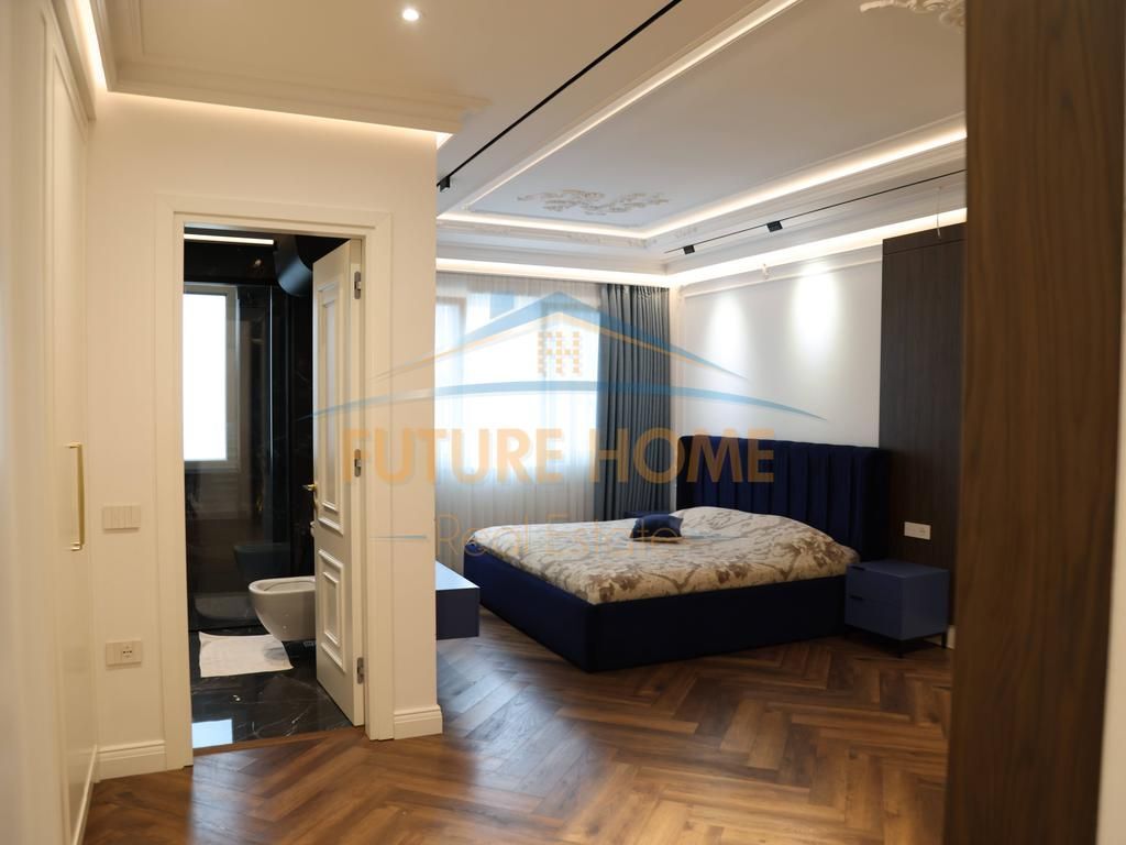 SHITET APARTAMENT 4+1+3+2POSTE PARKIMI