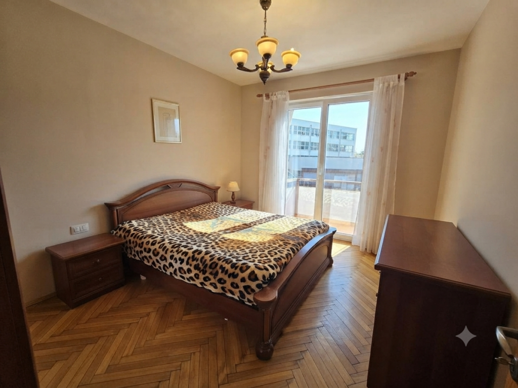 Shitet, Apartament 2+1, Rruga Muhamet Gjollesha, Tirane