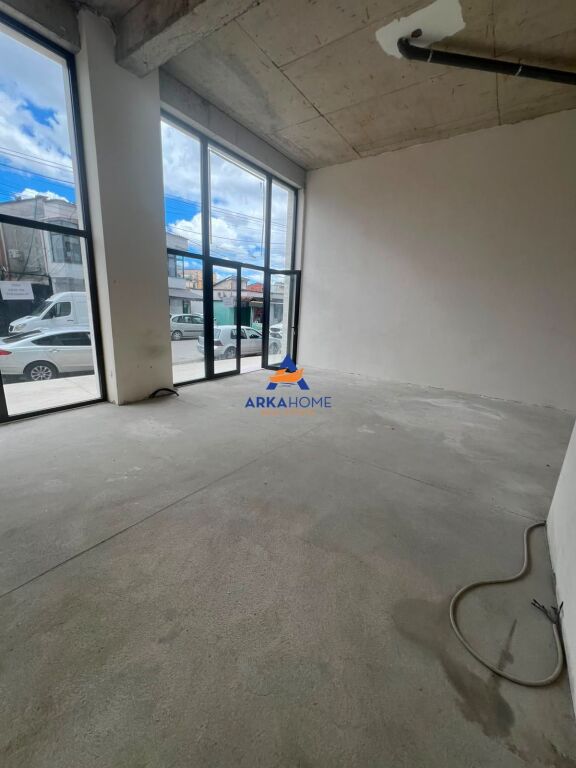 SHOP FOR RENT 84 M2 "JORDAN MISJA STREET" 160,000 LEKE