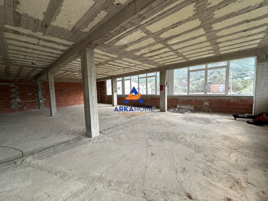 AFFITTASI LOCALE DEPOSITO 500M2 "BERZHITË" 1500 EURO