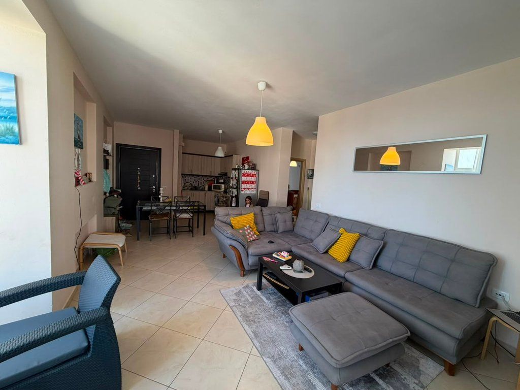 SARANDA, VENDIAMO APPARTAMENTO 2+1 SOLO 30 M DAL MARE 230.000 €