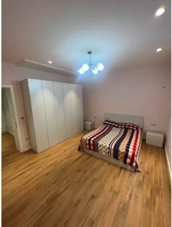 JEPET ME QERA APARTAMENT 1+1+parkim te  RRUGA E KAVAJËS