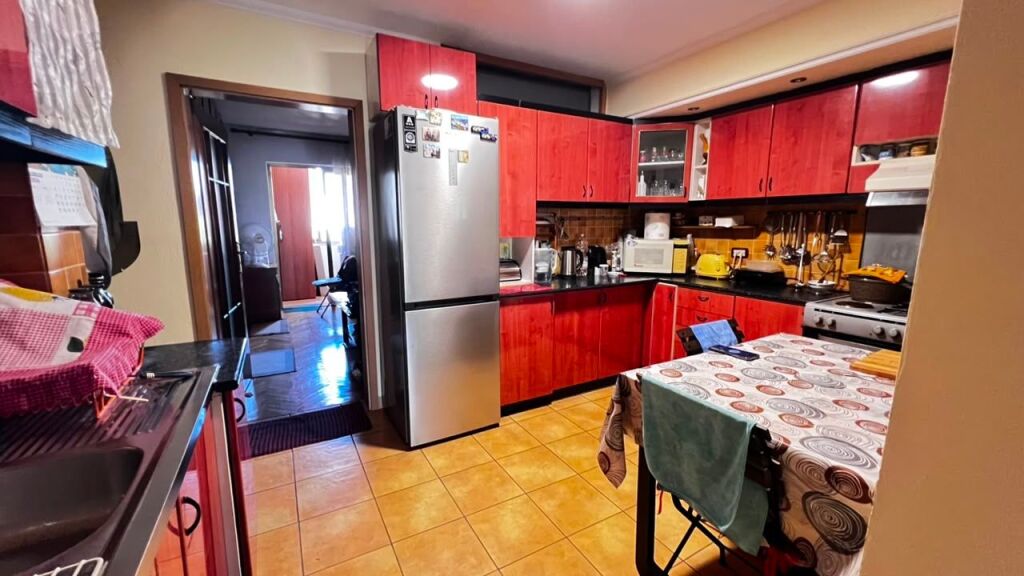 Apartament 2+1+2 ne Qender prane Muzeut Kombetar