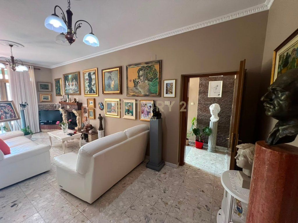 VILLA SU DUE PIANI IN VENDITA A DURRËS!! 370.000 €