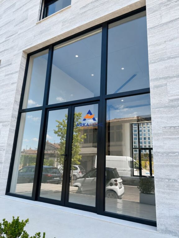 SHOP FOR RENT 84 M2 "JORDAN MISJA STREET" 160,000 LEKE