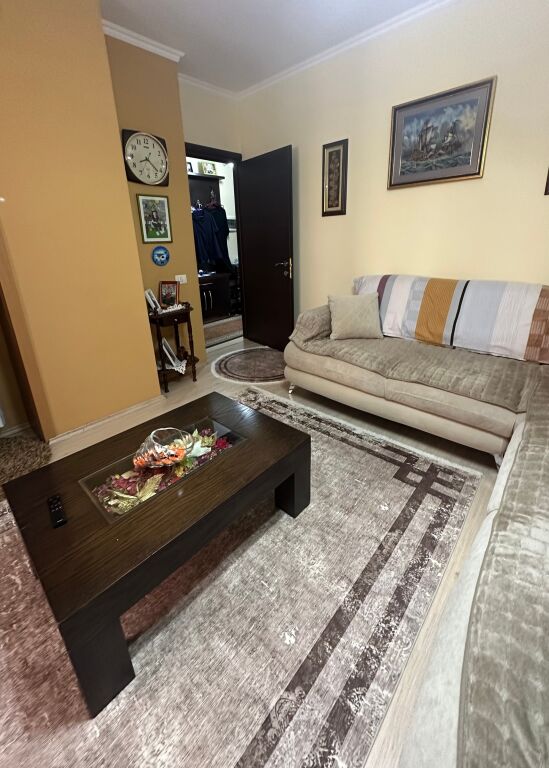 APARTAMENT 1+1 NË VIJËN E PARË  NË POGRADEC