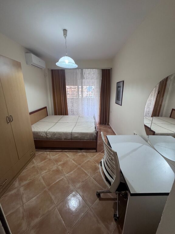 Affittasi appartamento 1+1+balcone a Myslym Shyri
