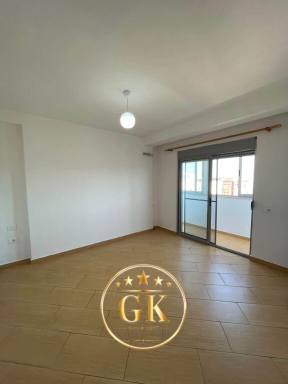 Affitto 2+1 con balcone spazioso 📍Polizia • 25.000 lek netti✅