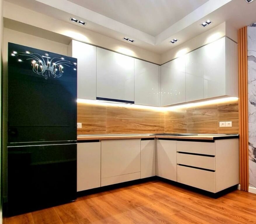 Apartament luksoz me qera 1+1 tek Liqeni i Thate