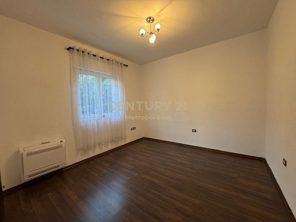 Vile 2-Kateshe me qira prane Kristal Center