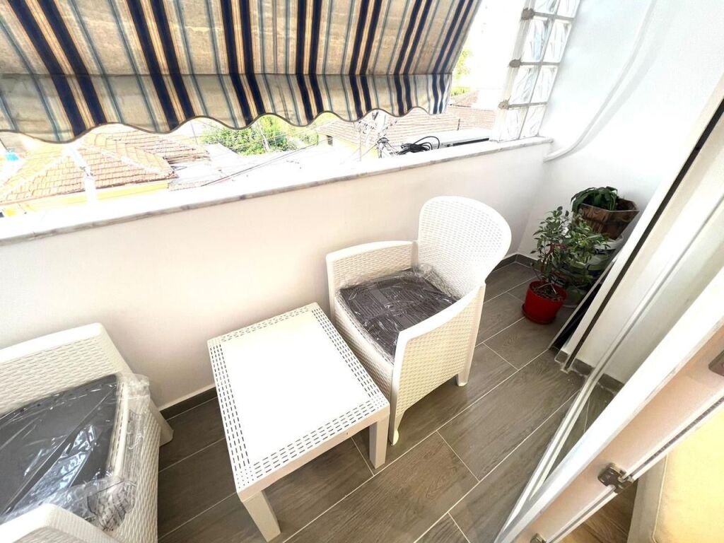 1+1, 2nd floor elevator, new market, 600 euros