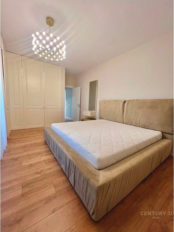 Appartamento 2+1 con posto auto in affitto, Vecchio Parco, Via Ndre Mjeda 1,100 € /Mese