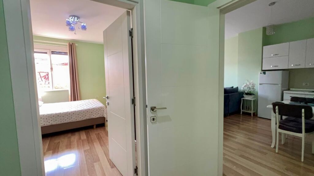 # IN AFFITTO: Appartamento 1+1 📍 Centro di Tirana (Vicino a Toptani) – 65.000 Lek/Mese – Nuova Costruzione (2018) – 4° Piano – 75 m² || Nel Cuore di Tirana con Accesso Immediato 🏃🏻‍♂️