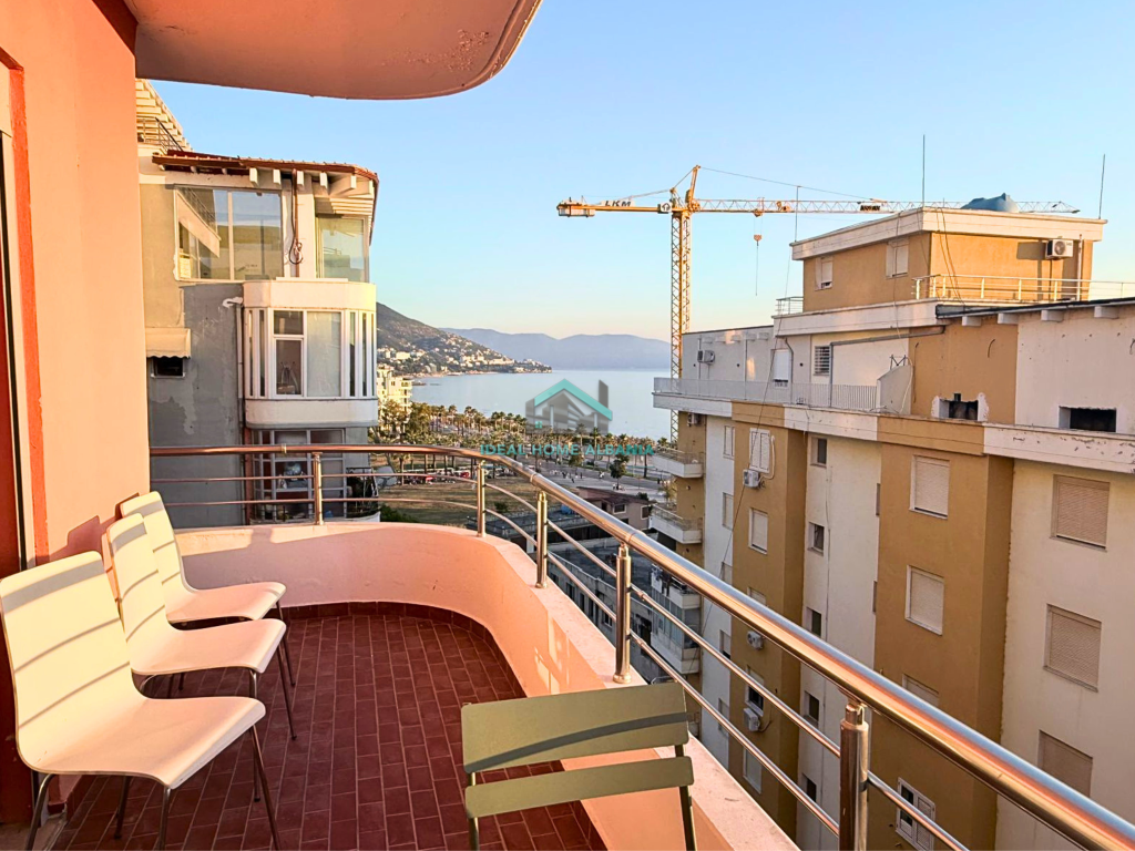 APARTAMENT 2+1 ME QERA – LUNGOMARE, VLORË