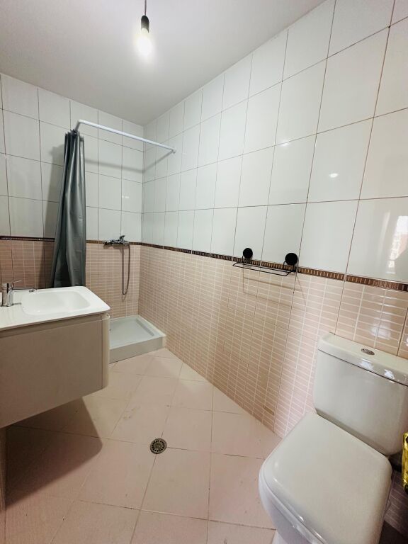 Jepet me Qera Apartament 2+1+Depo – Pallati me Shigjeta