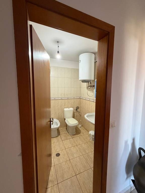 Shitet Apartament 2+1 ne Kinostudio