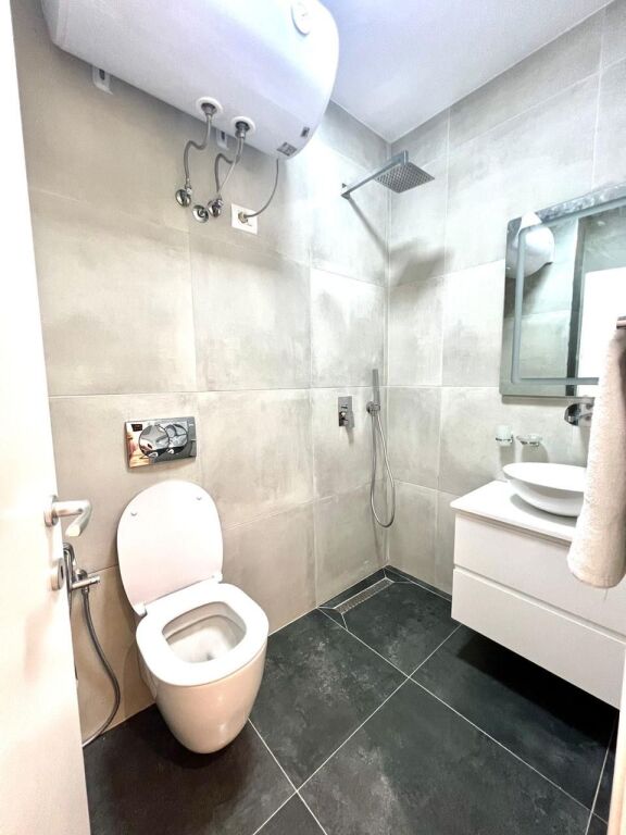 1+1, 2nd floor elevator, new market, 600 euros
