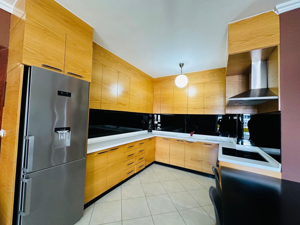 Jepet me Qera Apartament 2+1+Depo – Pallati me Shigjeta