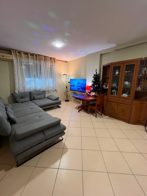 Jepet me qira 2+1+2 Kodra e Diellit 500 mije leke