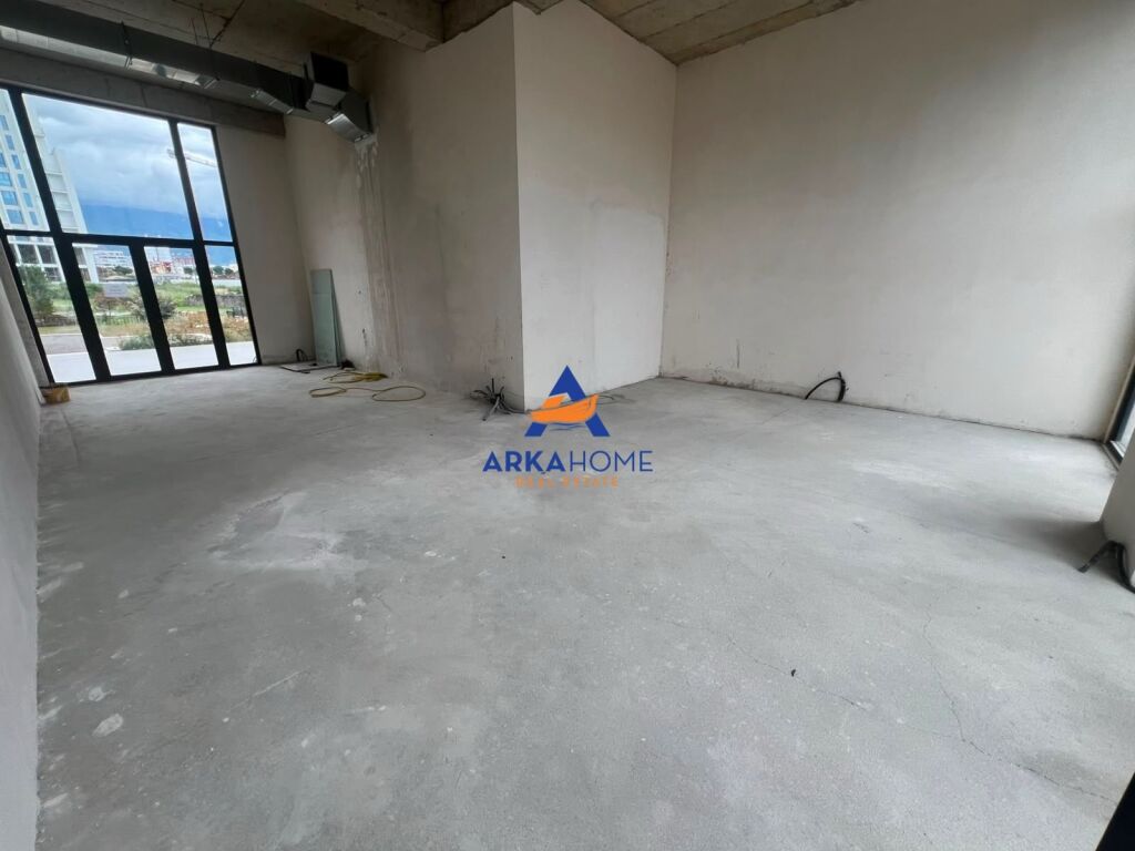 SHOP FOR RENT 84 M2 "JORDAN MISJA STREET" 160,000 LEKE