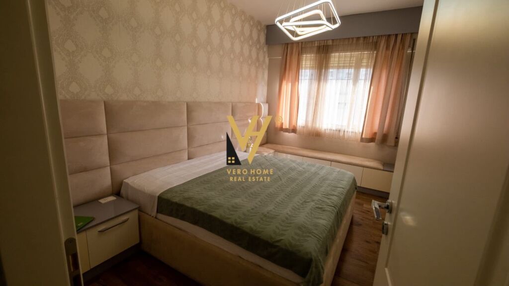JEPET APARTAMENT 2+1+2+BLK ME QERA TE KOMUNA E PARISIT 1.000 EURO