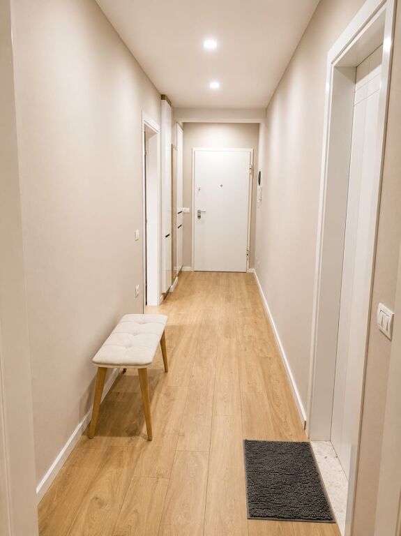 Apartament 1+1+ post Parkimi per qera Komuna e Parisit !