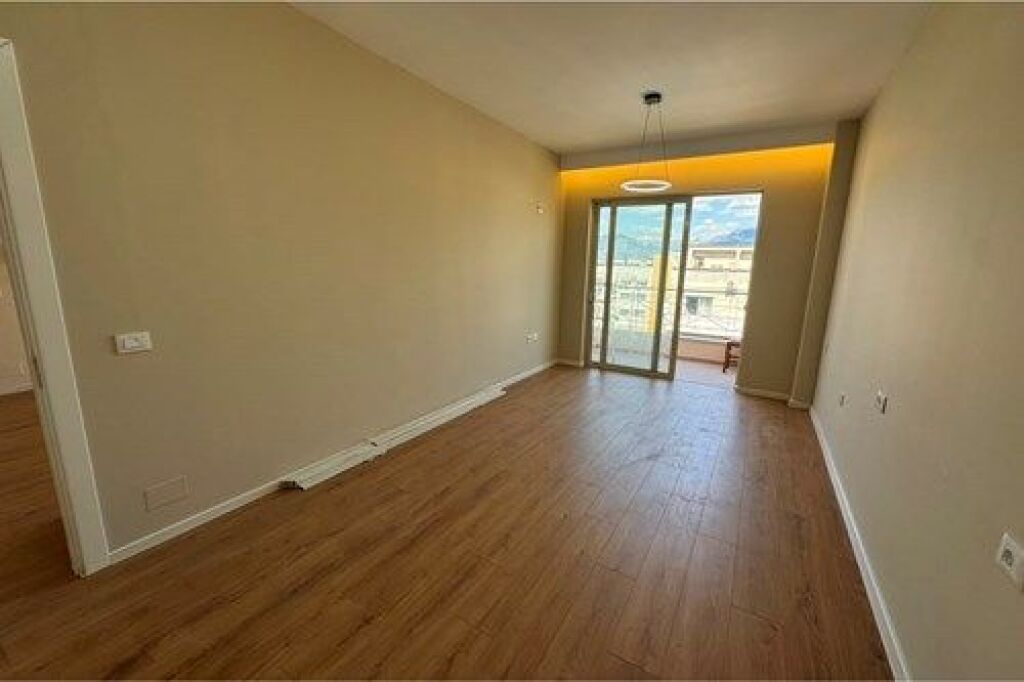 Shitet apartament 2+1+2 ne Astir