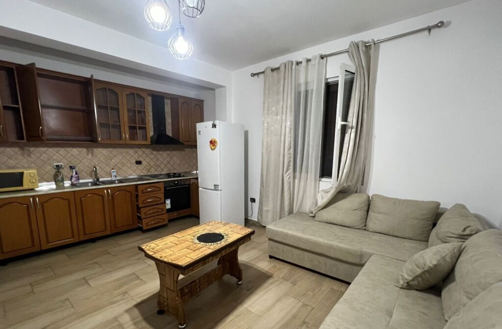 Appartamento 1+1+1 con Veranda in Affitto